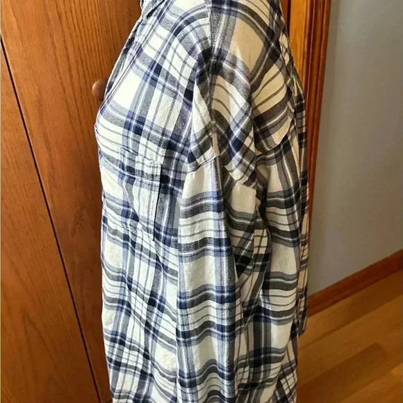 Old Navy XXL Oversized Boyfriend Blue And White Women’s Button Shirt - Picture 3 of 11